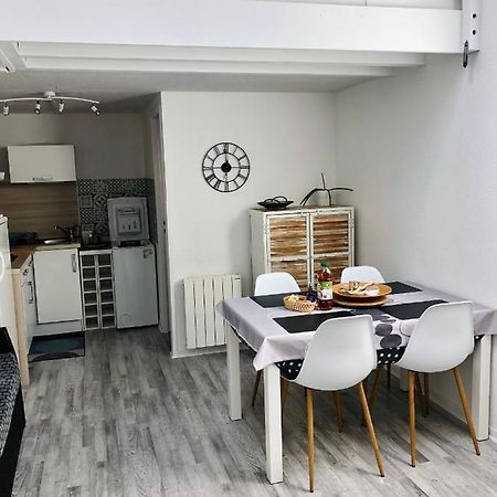Appartement Duplex Lumineux Idealement Situe Ares Ngoại thất bức ảnh