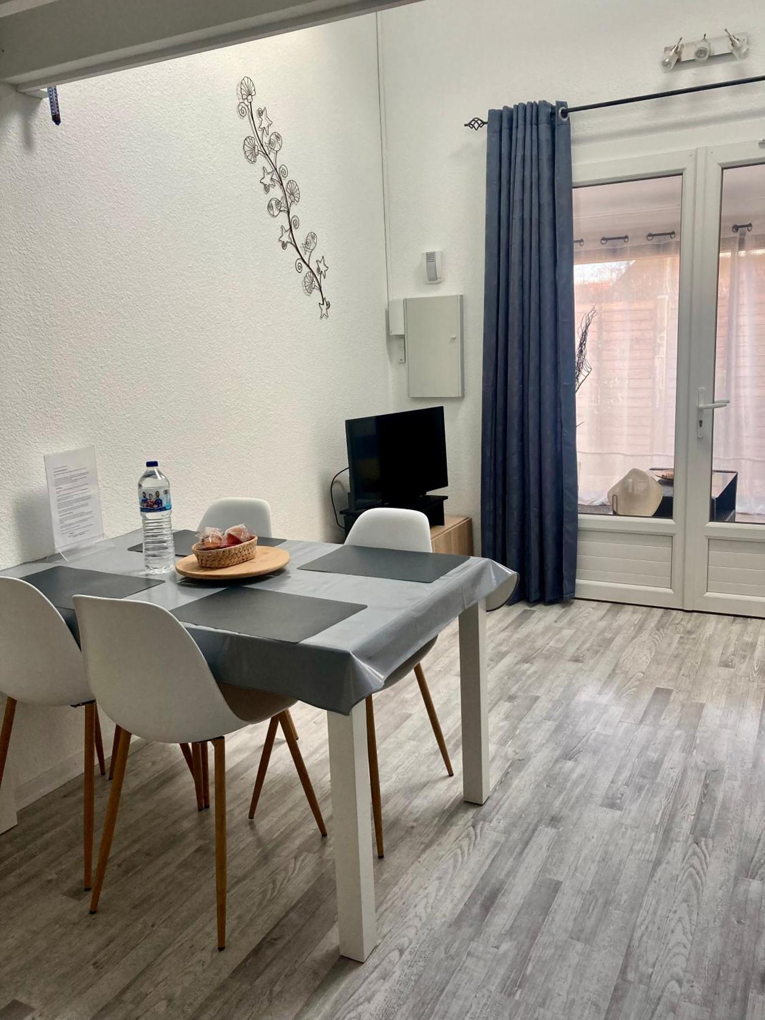 Appartement Duplex Lumineux Idealement Situe Ares Ngoại thất bức ảnh